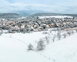 Wiesenbach Winterlandschaft Erhältlich in folgenden Ausführungen: Passepartout-Bilder: FineArt Prints auf Fotopapier 260g glossy, im Passepartout weiss. Plakate: FineArt Prints auf...